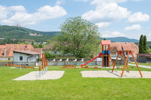מגרש משחקים, Pension Cäcilia (Pension Cacilia) in Pöllau