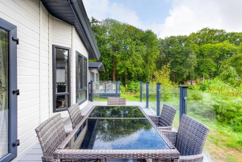陽台/露台, Lakeside Lodge, Green Hill Farm Holiday Village in 蘭福德
