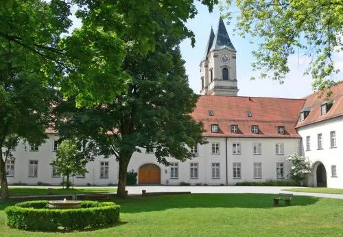 Gäste- und Tagungshaus der Abtei Niederaltaich, Erholung, Entspannung, Besinnung, Auszeit und Entschleunigung, Byzantinische Kirche, in Niederalteich, Deutschland