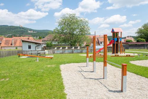 מגרש משחקים, Pension Cäcilia (Pension Cacilia) in Pöllau