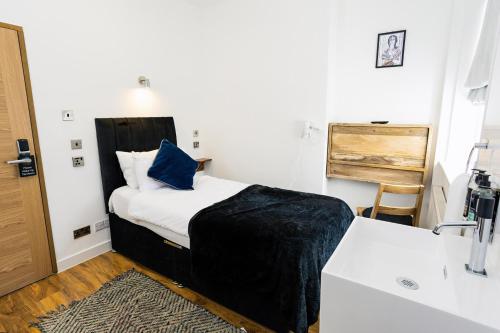 Fenners Hotel - image 2