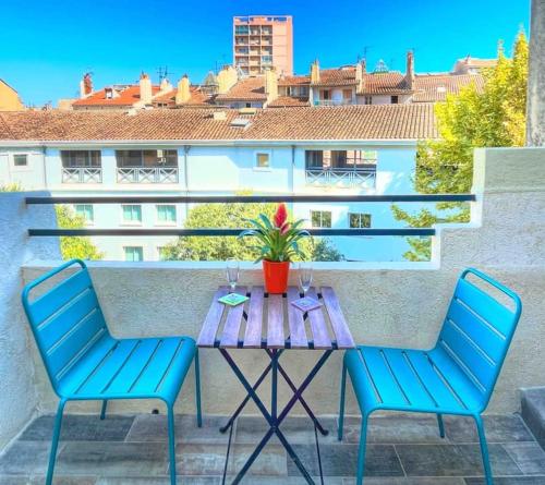 Studio avec terrasse à deux pas du port