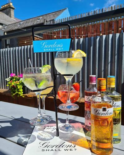 The Black Swan in Γουόρινκτον