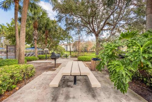 Luxurious Apartments with Pool and Gym at Boynton Beach in Boynton Beach, USA