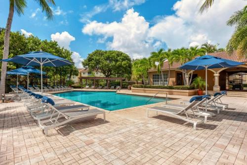 Luxurious Apartments with Pool and Gym at Boynton Beach in Boynton Beach, USA