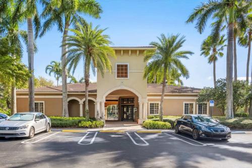 Luxurious Apartments with Pool and Gym at Boynton Beach in Boynton Beach, USA