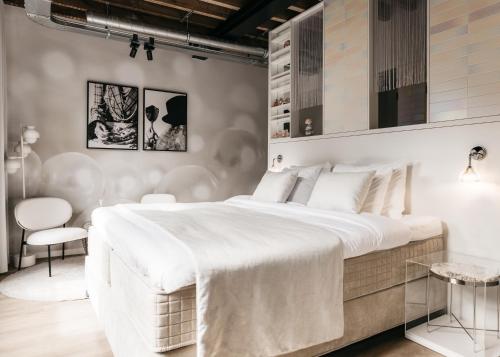 Cousins Boutique Hotel Room Type - Large Double Room
