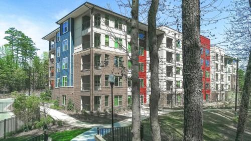 Modish and Spacious Apartments at The Exchange on Erwin in Durham, North Carolina in Durham, USA