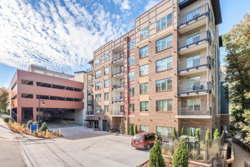 Modish and Spacious Apartments at The Exchange on Erwin in Durham, North Carolina in Durham, USA