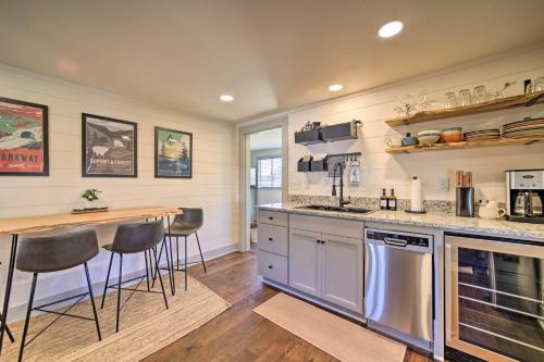 Updated Brevard Home - Close to Downtown! in Brevard, USA