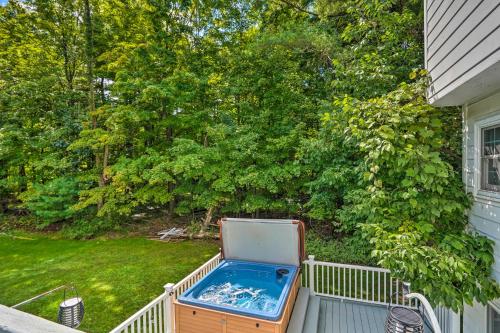 Woodstock Getaway with Hot Tub about 2 Mi to Dtwn! in West Hurley