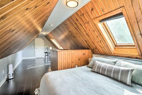 Minneapolis Townhome with Loft Less Than 3 Mi to Dtwn! in Minneapolis, USA