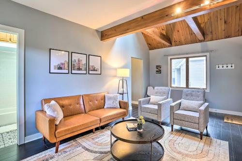 Minneapolis Townhome with Loft Less Than 3 Mi to Dtwn! in Minneapolis, USA