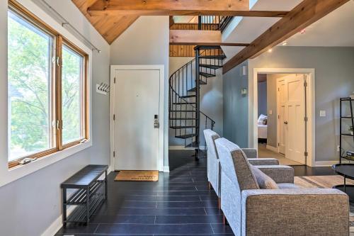 Minneapolis Townhome with Loft Less Than 3 Mi to Dtwn! in Minneapolis, USA