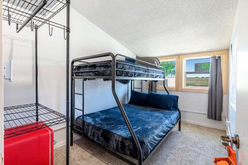 1 double bed, 1 twin bed