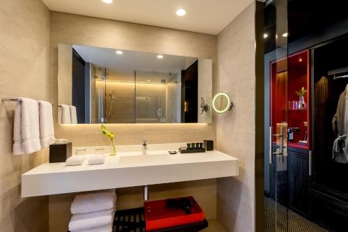 room detail thumbnail 2