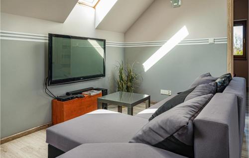 2 Bedroom Amazing Home In Ploskinia