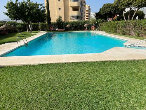 MIRAMAR - FUENGIROLA (TERRAZA,PISCINA Y PARKING)