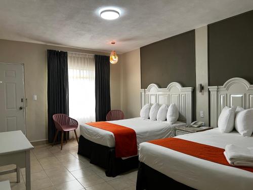 . HOTEL LOS ROBLES