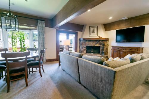 Luxury One-Bedroom Suite