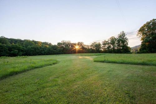 River Runs Through It -Cottage on 70 Acre Winery