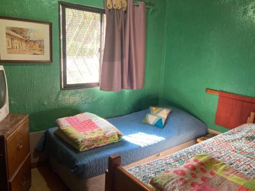 2 twin beds