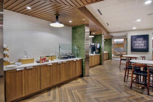 Fairfield by Marriott Inn & Suites Rochester Hills - image 2
