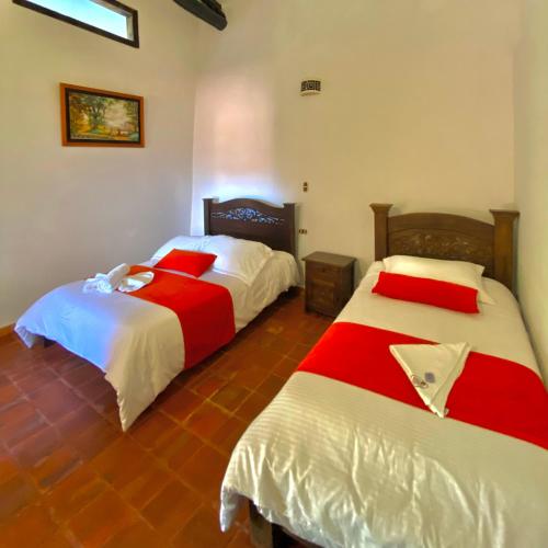 3 twin beds