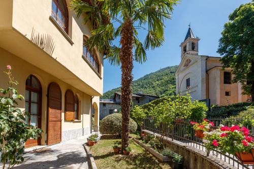 Ieeja, La Casa Di Dorina - Il Comò della Civetta - Bernina Express (La Casa Di Dorina - Il Como della Civetta - Bernina Express) in Villa di Tirano