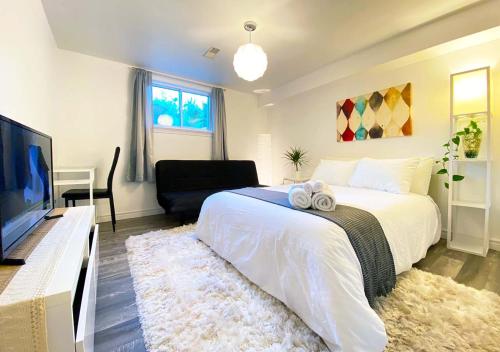 Sunrise Tree BnB - your Home away from home Toronto