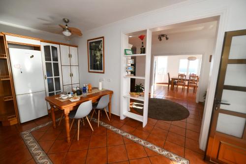 dapur, Villa Life in Guime