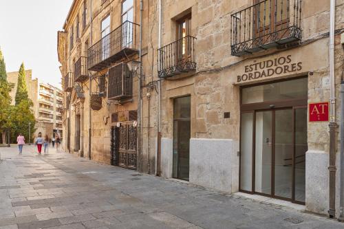 Estudios Bordadores by Valdesierra