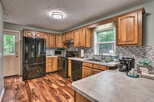 Charming Pentwater Home with Fire Pit and Yard! Charming Pentwater Home with Fire Pit and Yard!