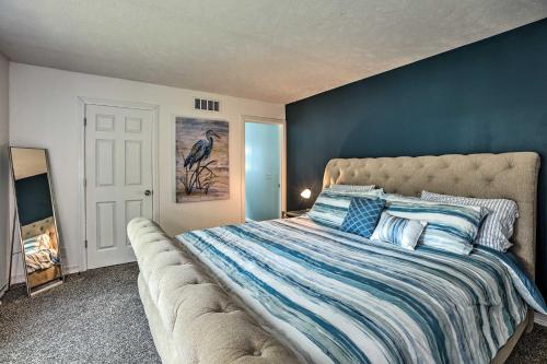 Charming Pentwater Home with Fire Pit and Yard! Charming Pentwater Home with Fire Pit and Yard!