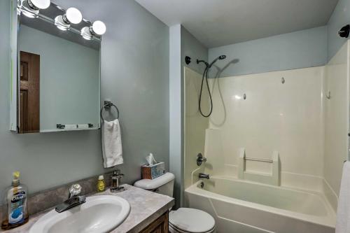 Charming Pentwater Home with Fire Pit and Yard! Charming Pentwater Home with Fire Pit and Yard!