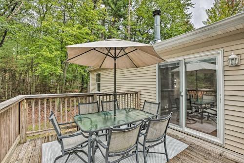 Charming Pentwater Home with Fire Pit and Yard! Charming Pentwater Home with Fire Pit and Yard!