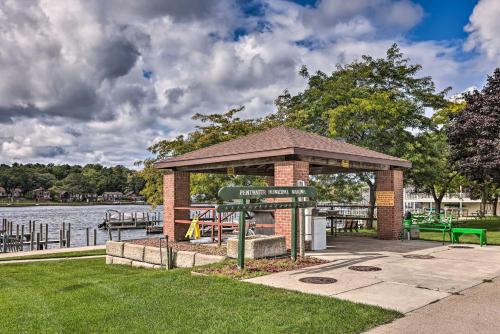 Charming Pentwater Home with Fire Pit and Yard!