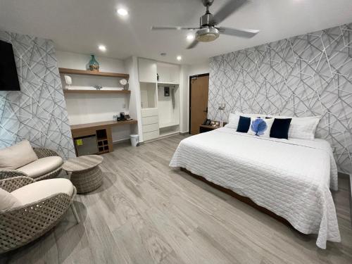 Hotel Tramonto Mazatlan Room Type - Deluxe Double Room with Balcony and Sea View Hotel Tramonto Mazatlan Room Type - Deluxe Double Room with Balcony and Sea View