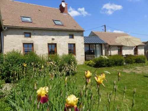 Gîte Louroux-de-Bouble, 4 pièces, 6 personnes - FR-1-489-5 - Louroux-de-Bouble