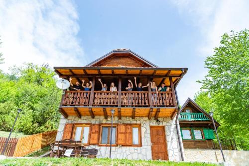 Buitenkant, Drvene kuće ŠUŠKA - Wooden Houses SUSKA (Drvene kuce SUSKA - Wooden Houses SUSKA) in Donje Karaklije