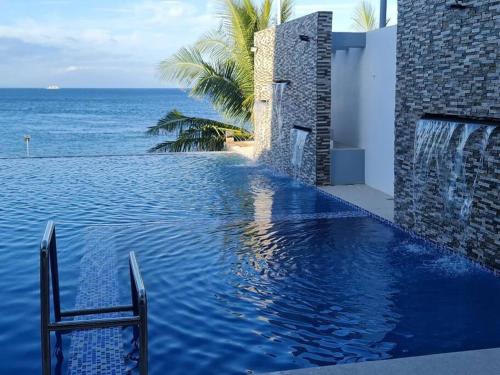 Beachfront Vacation Villa with Infinity Pool