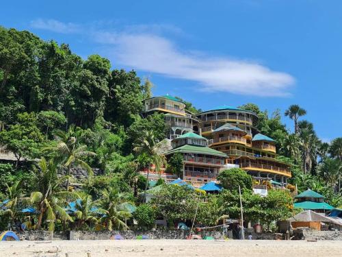 Beachfront Vacation Villa with Infinity Pool