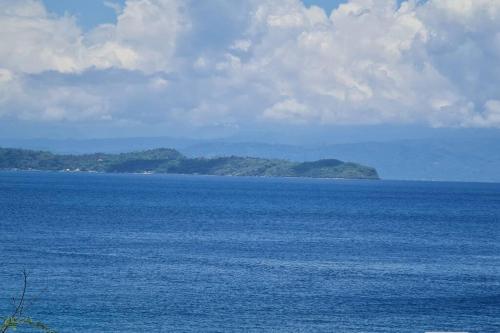 Beachfront Vacation Villa with Infinity Pool