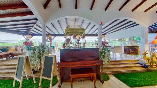 Ресторант, GREEN LORD DOMAINE - Lodges Piscine & Spa - Bar & Lounge - Restaurant gastronomique in Lamentin