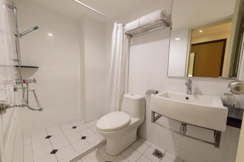 Superior Twin Room image 4