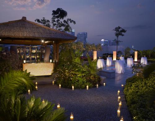 Futian Shangri-La, Shenzhen,Near to Shenzhen Convention&Exhibition Centre, Futian Railway Station