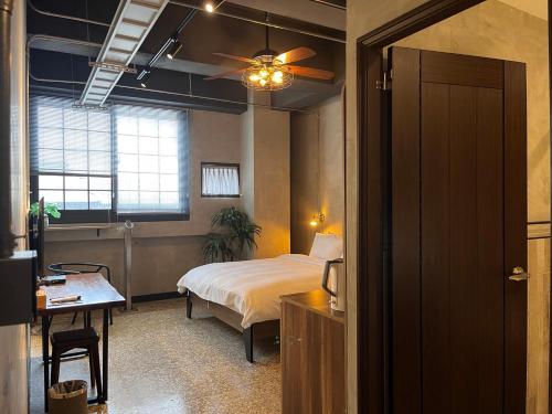 room detail thumbnail 0