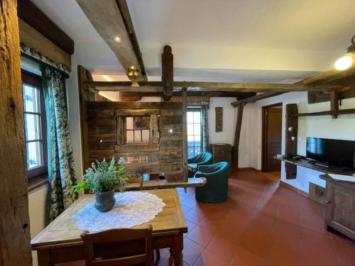 room detail thumbnail 1