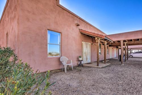 Cozy and Relaxing Eloy Apartment with Pool Access