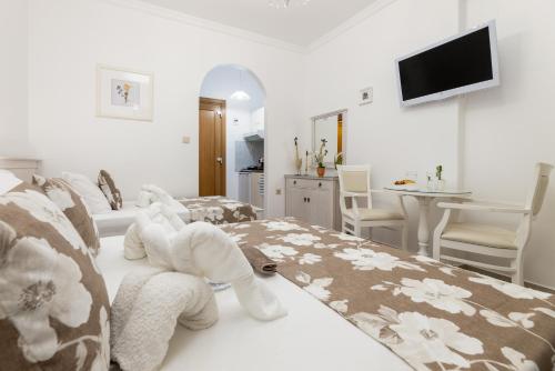 Panos Luxury Studios - image 6